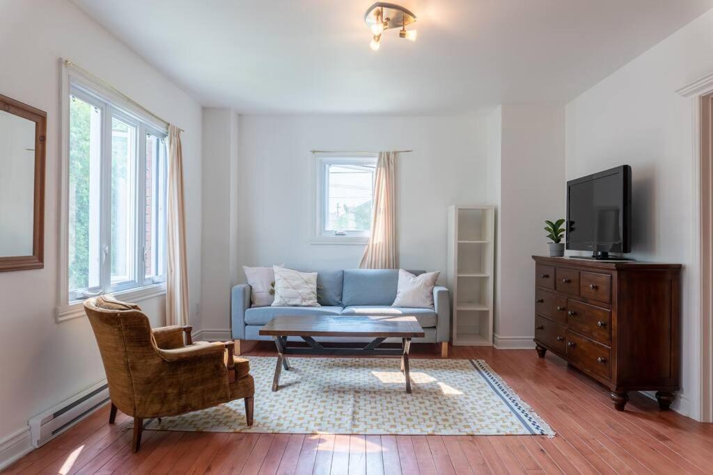 Bright and spacious 2 bedroom home! - B&B