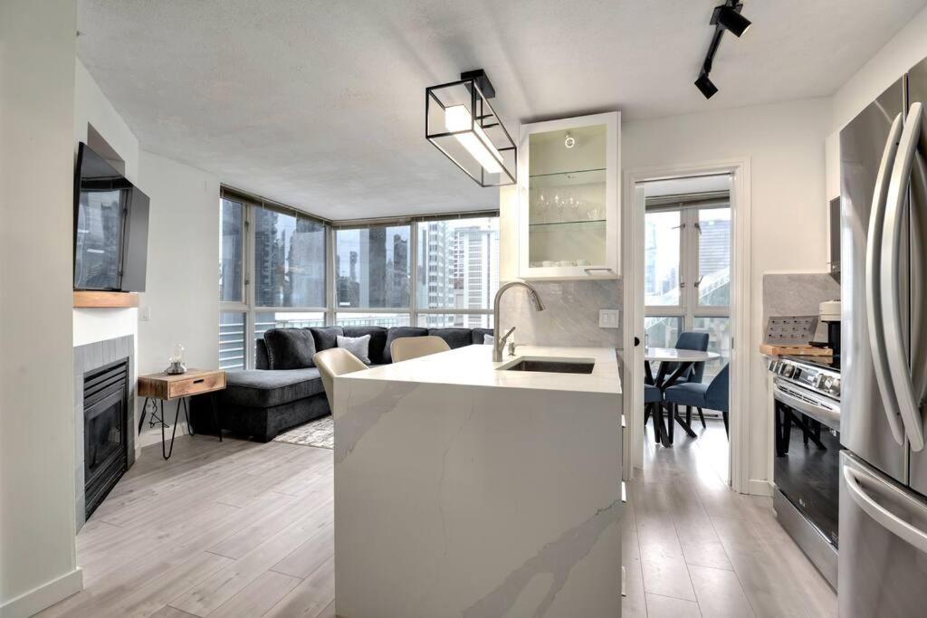 Luxury Condo in Downtown Vancouver with city view - B&B
