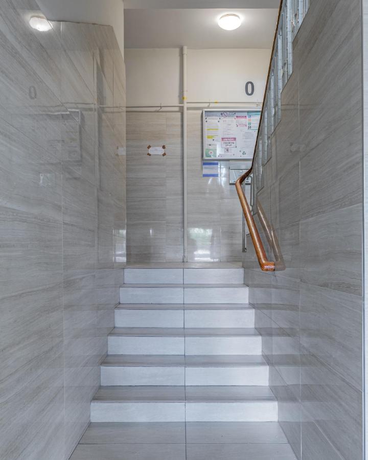 Luxury in Cozy Spacious Condo near Heart of Warsaw - Chambres d'hôtes Varsovie