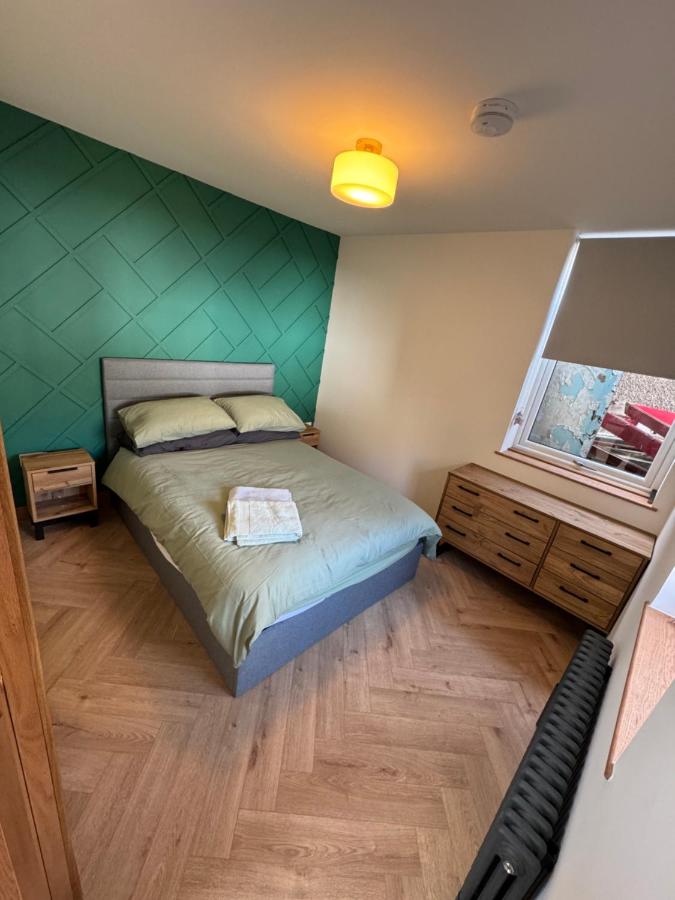 Modern 1BR Apartment - Sleeps 4 - Parking & Pets - Coast Serviced Apartments - Enquire for Trade & Long Stays - Chambres d'hôtes Wick