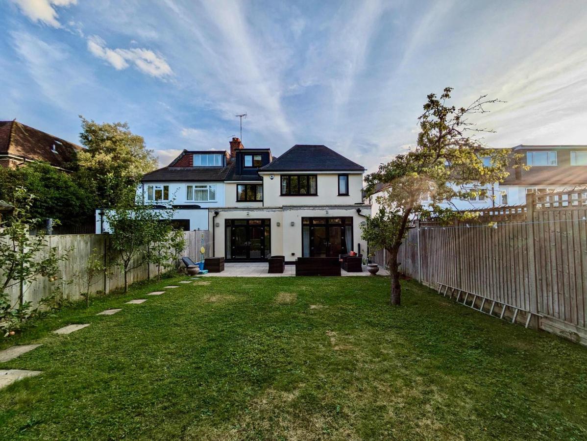 Charming Family Home with Private Garden - Ferienwohnung