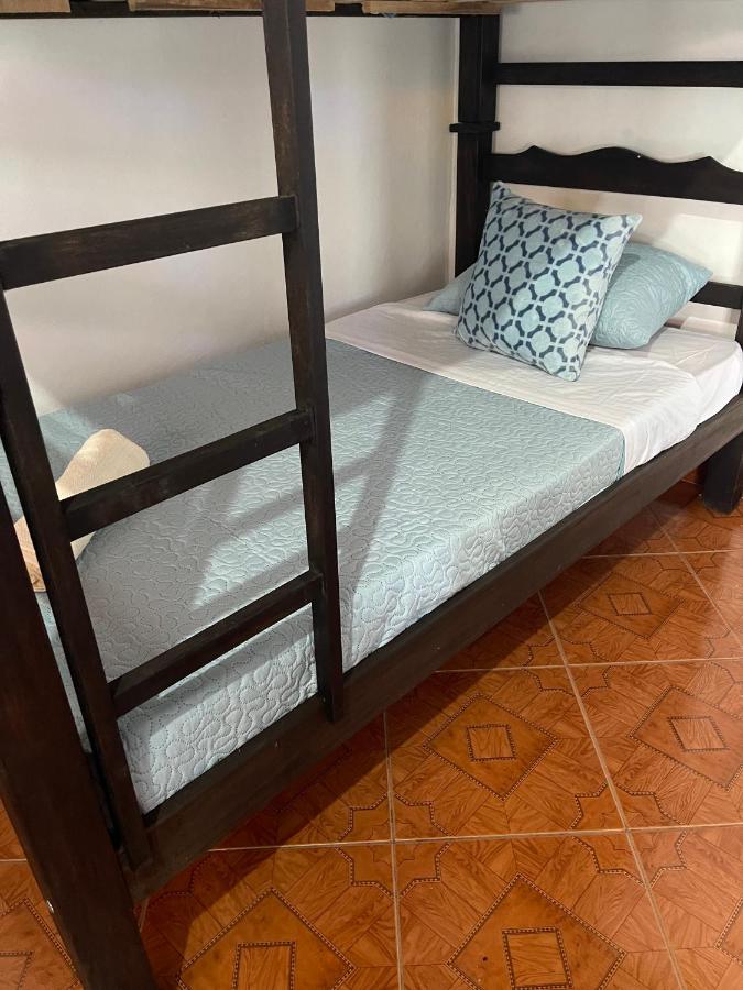 Posto Letto in Dormitorio Misto con 4 Letti