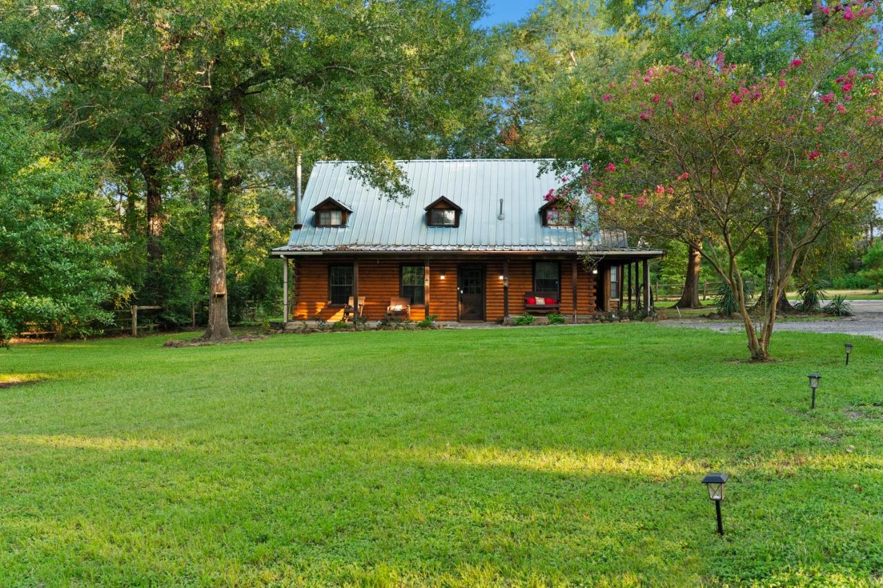 Lovely log home, w/Hot Tub, AC, trails on 4.3 acres - Chambres d’hôtes Montgomery