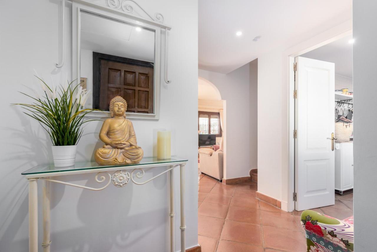 Stylish 3 bed house 2 bathrooms, with patio, roof terrace and communal pool 5 minutes away from the beautiful Spanish white village of Casares Pueblo and only 20 mins from the sea - Chambres d'hôtes Casares