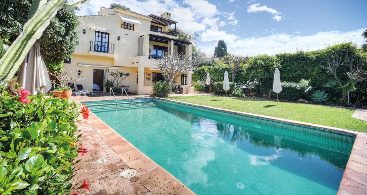 Apartment in elegant villa with pool in Marbella - B&B Marbella