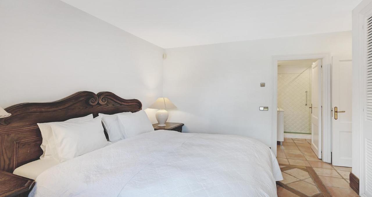 One-Bedroom Apartment with Pool View