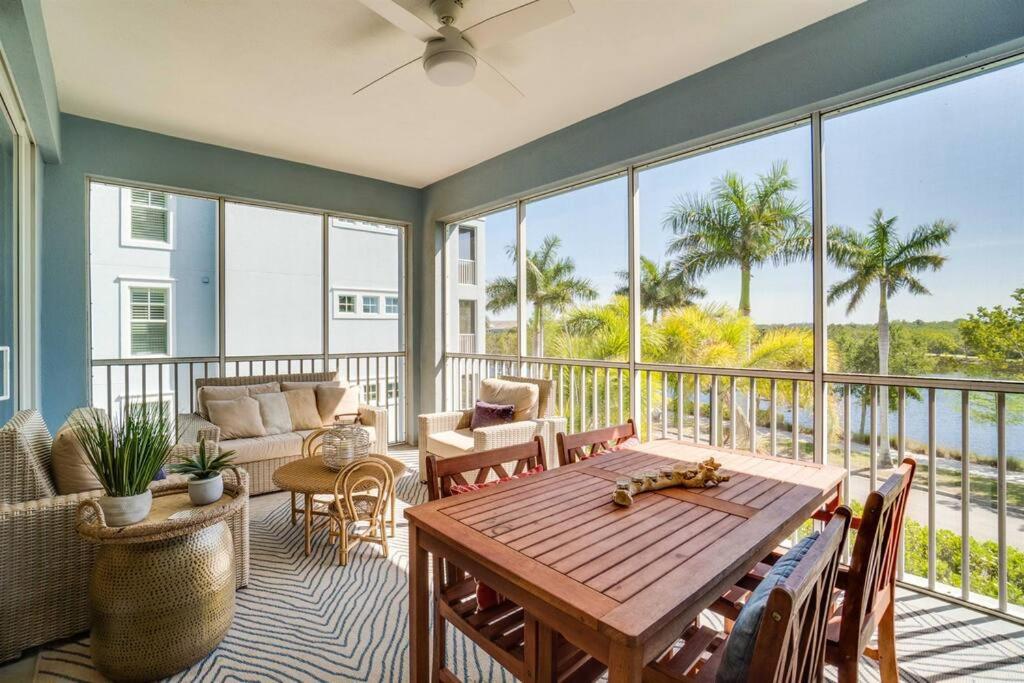 Swaying Palms by Coastal Chic Vacations - B&B