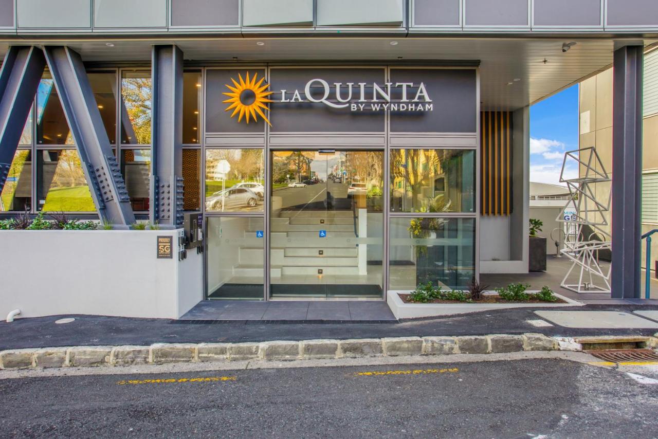 Augustus Harmony Apartment with Parking - Air-con - B&B Auckland