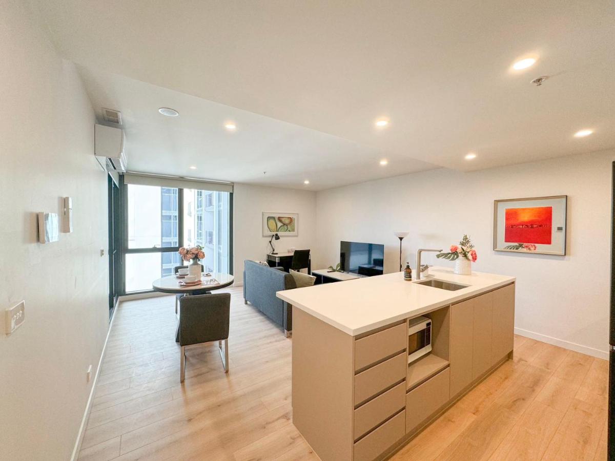 One-Bedroom Apartment with Balcony