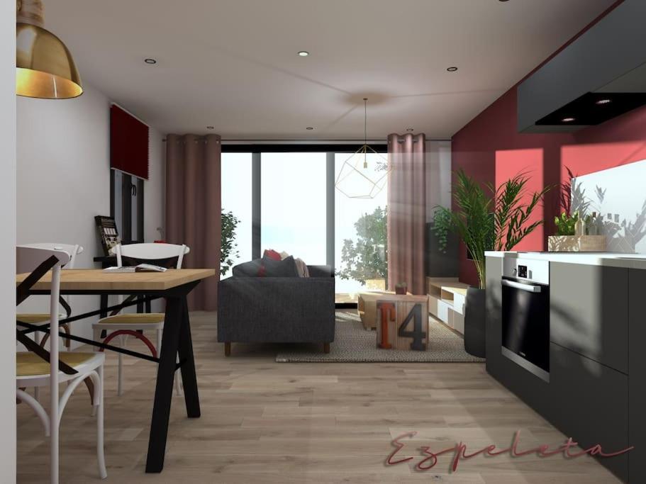 T2, coeur village basque terrasse Ezpeleta - B&B