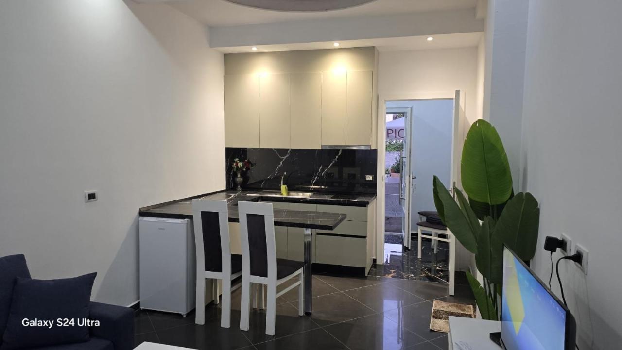 Durres Beach Apartment - B&B Durrës