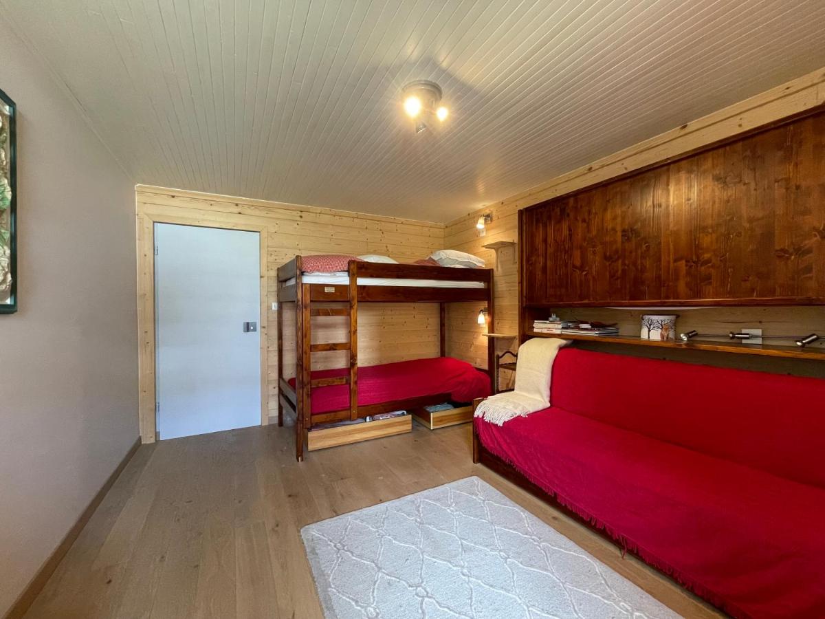 One-Bedroom Apartment with View