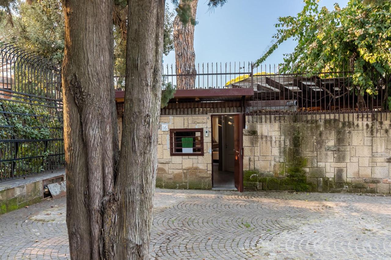 ELEGANTE VILLINO nel verde di Roma - B&B