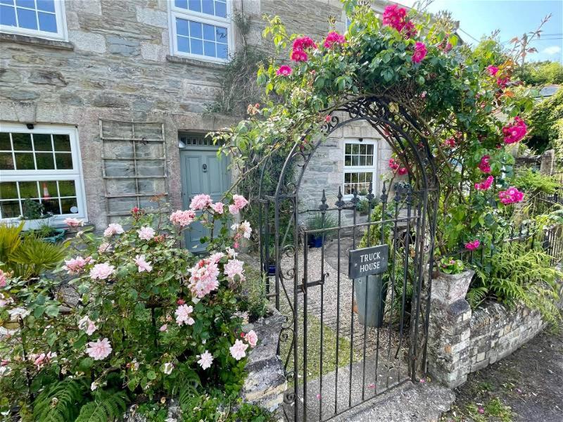 Truck House, Luxury accommodation, pet friendly - B&B Truro
