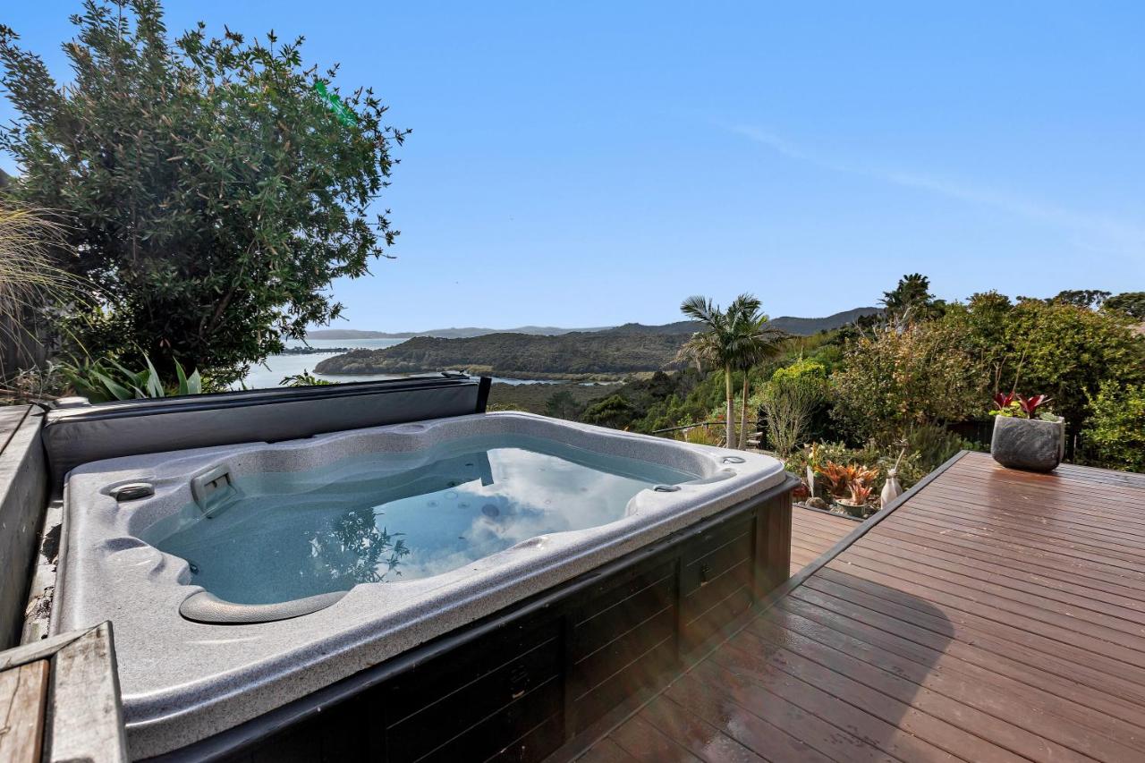 Sunrise Lookout - Paihia Holiday Home - B&B Haruru