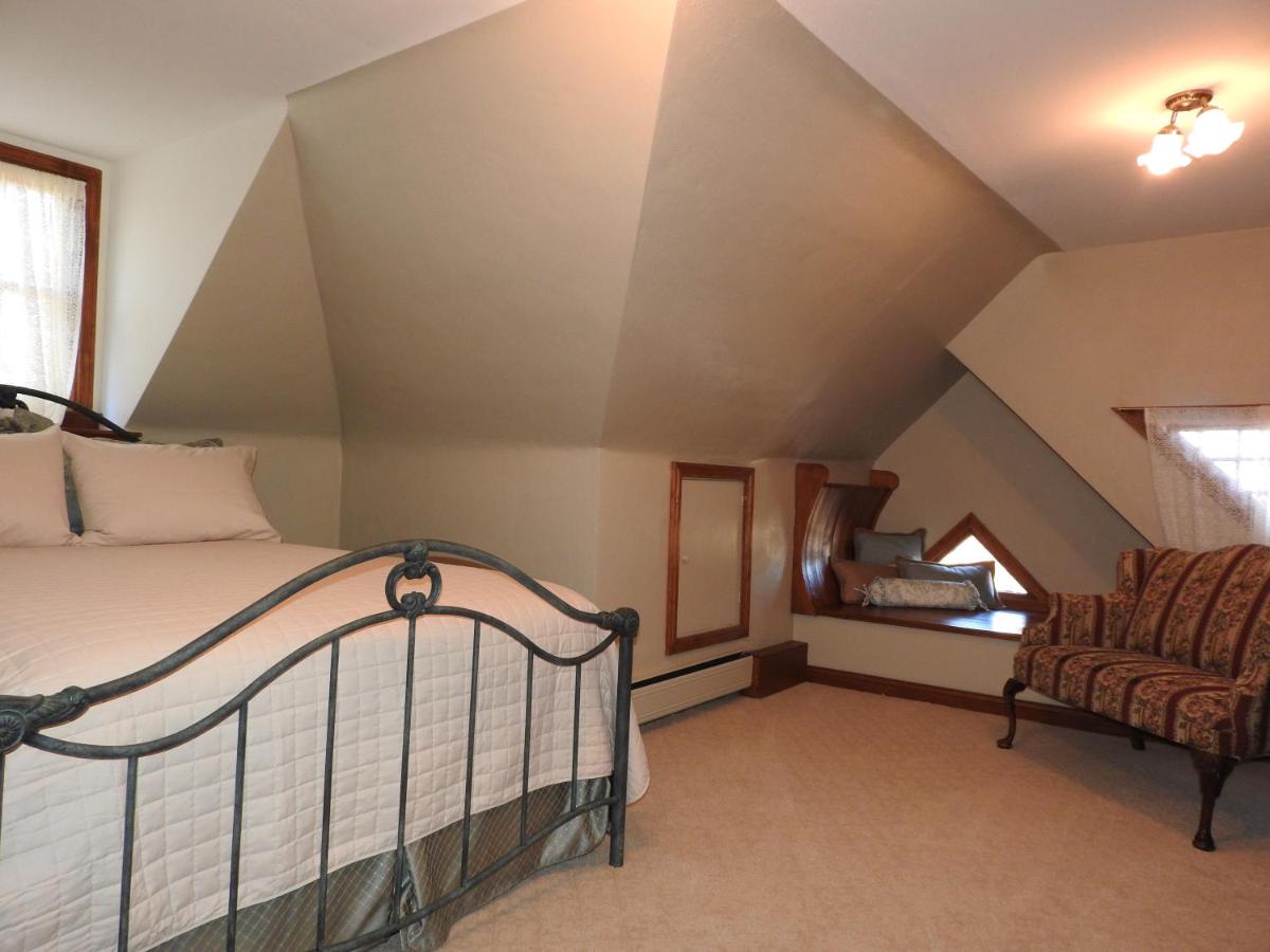 Double Room with Private External Bathroom