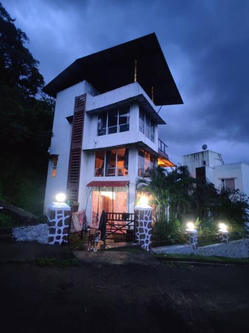 JoMaria's - Roof-top Jacuzzi with scenic views - B&B