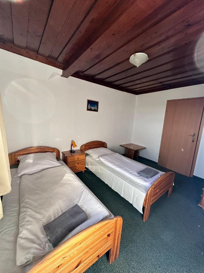 Vierbettzimmer mit Bad