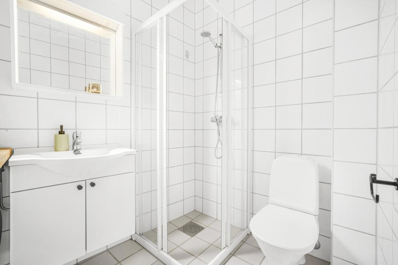 Sentral 2-romsleilighet - Chambres d’hôtes