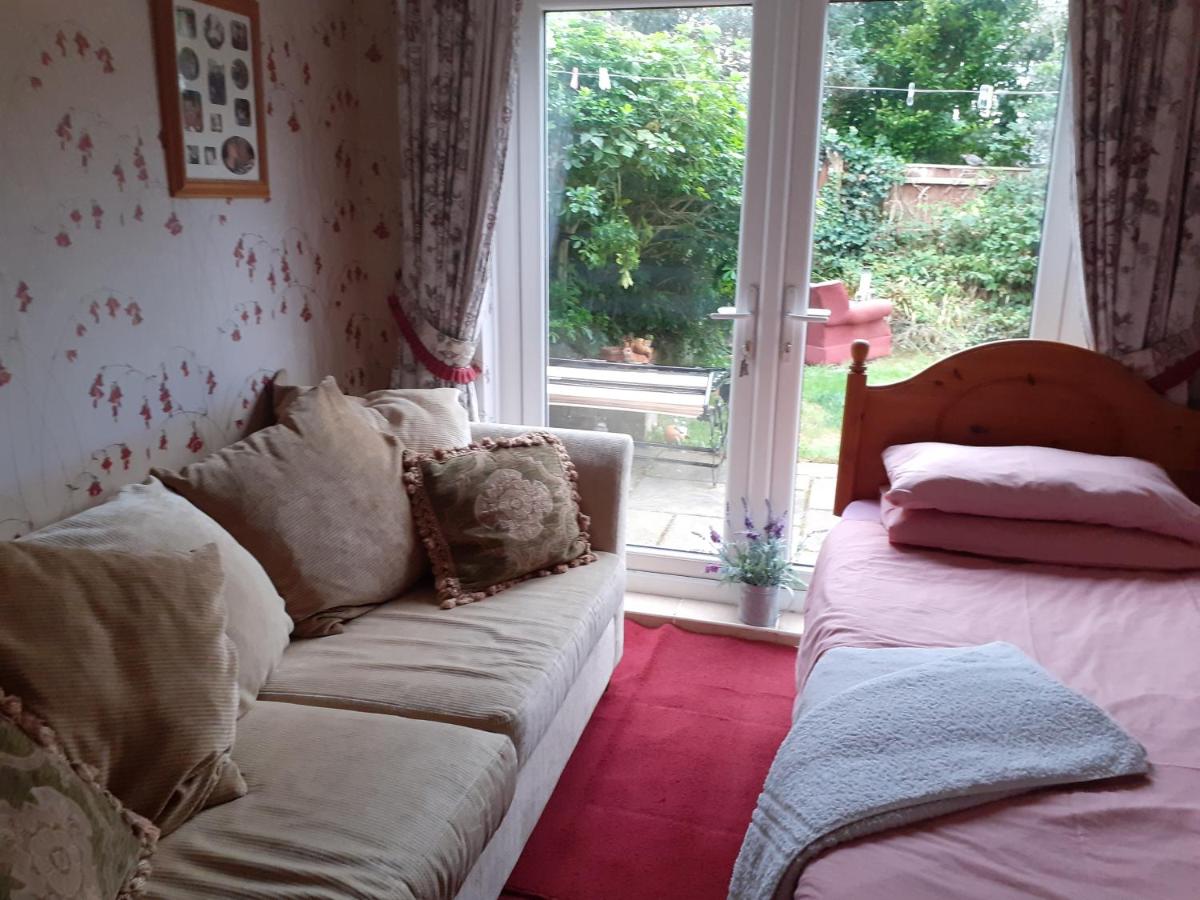 Zweibettzimmer mit Gartenblick
