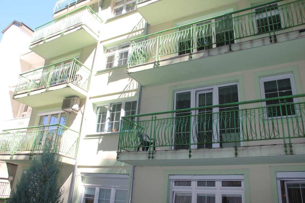 Three-Bedroom Apartment with Balcony
