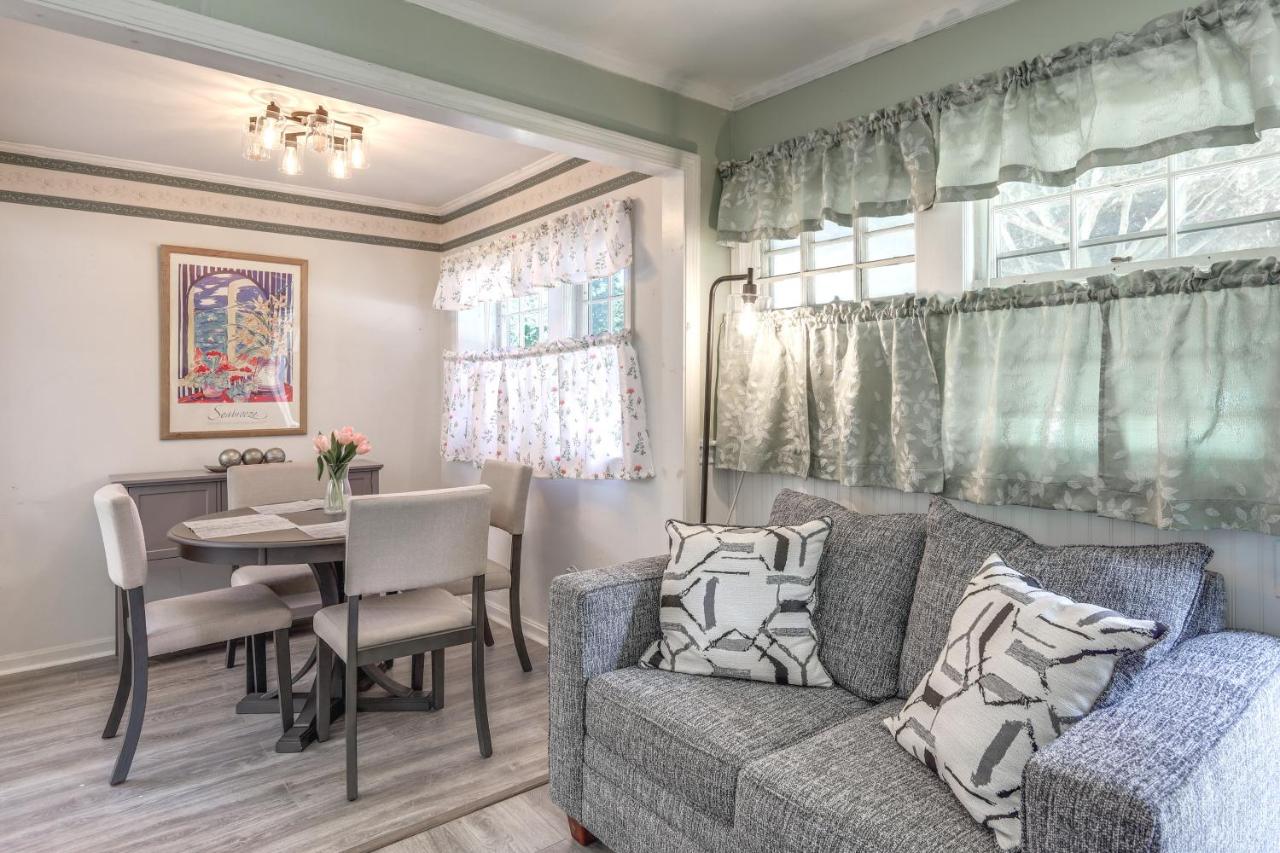 Less Than 2 Mi to Beach Cozy Cottage with Patio on Cape Cod - B&B