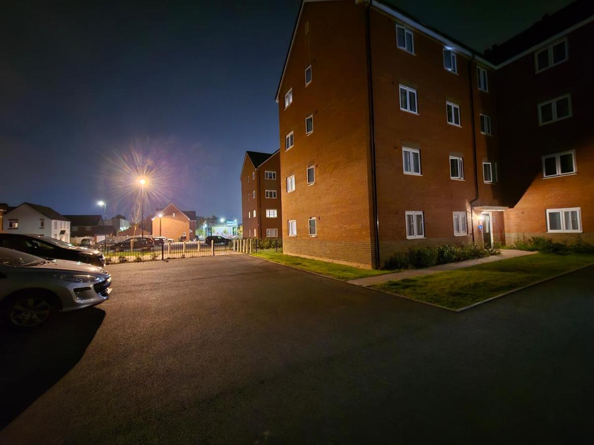 Modern 2-Bed Flat Close to Ricoh Arena - Ferienwohnung Longford