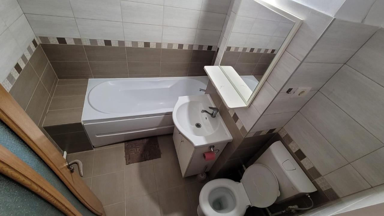 Parter - Apt 2 camere - Esplanada Pascani - B&B