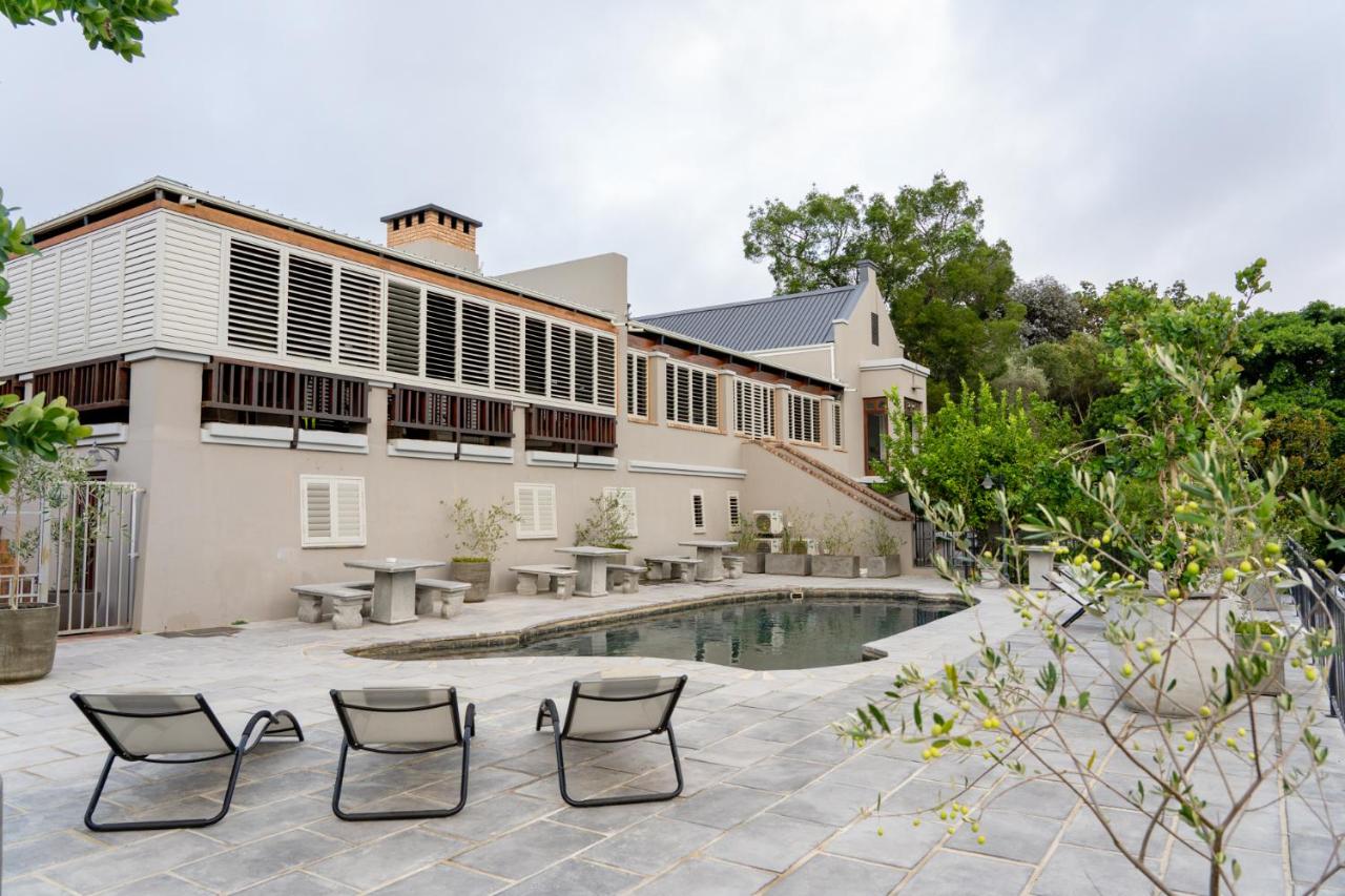 Avemore Manor House wood fired hot tub magical views and full Backup power - B&B