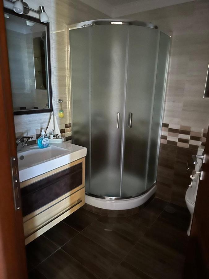 Deluxe One-Bedroom Apartment