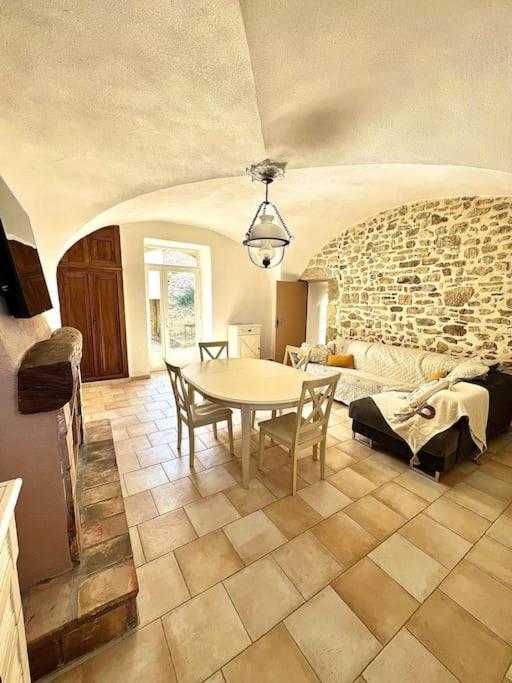 Le Gîte Mas de Novis Vieux Mas du XVIIIe siècle - B&B