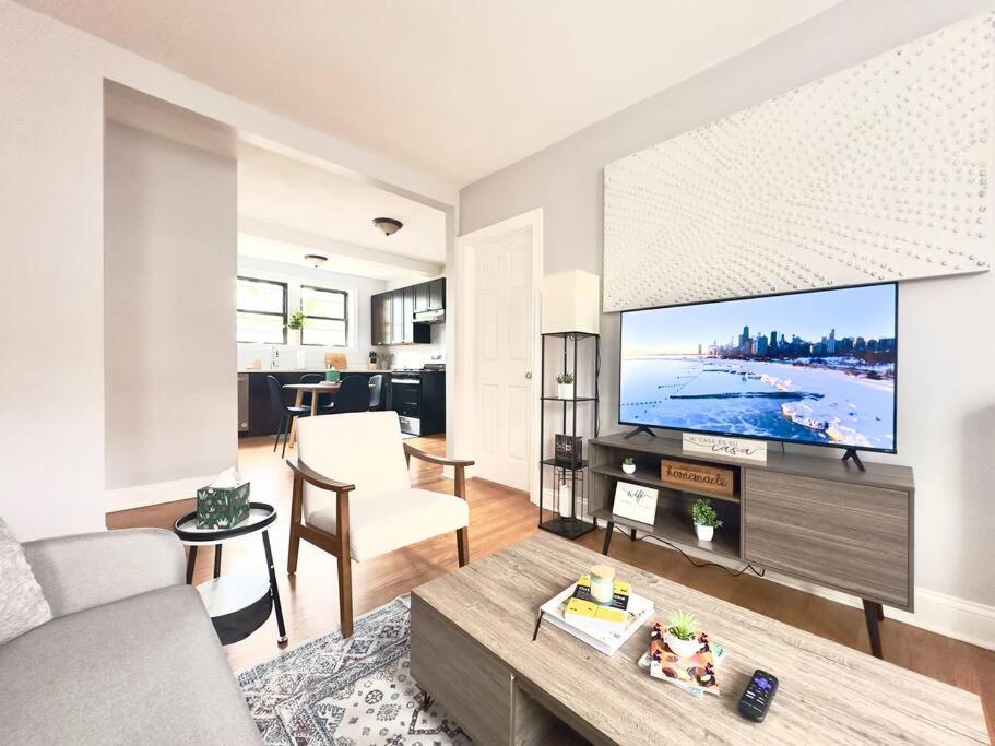 Cozy Retreat, Prime Location Near Loyola & Beach! - Bed and Breakfast