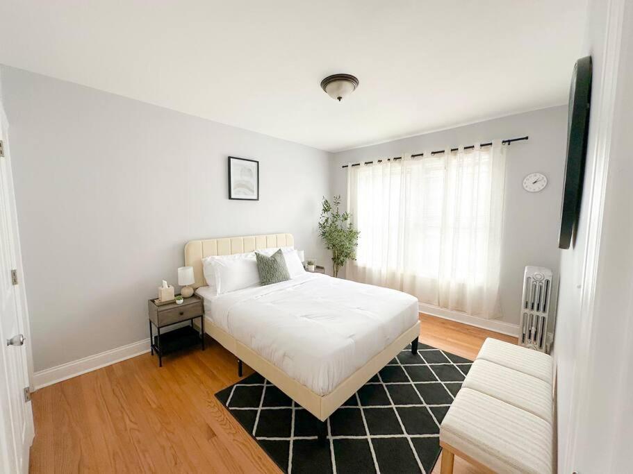 Cozy Retreat, Prime Location Near Loyola & Beach! - Bed and Breakfast Chicago