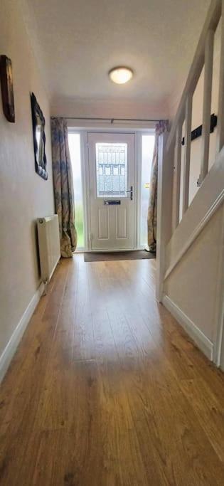 Spacious Saltburn house and garden - B&B