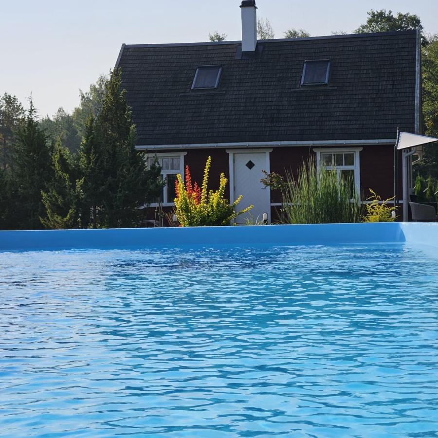 Hundi Holiday Home with Pool - B&B