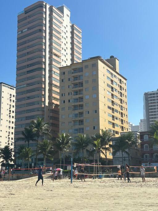 Apartamento Praia Grande! Prédio frente ao mar - B&B