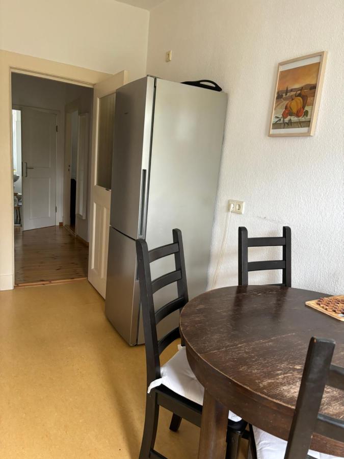 Spacious and Well equipped private room in an apartment - B&B