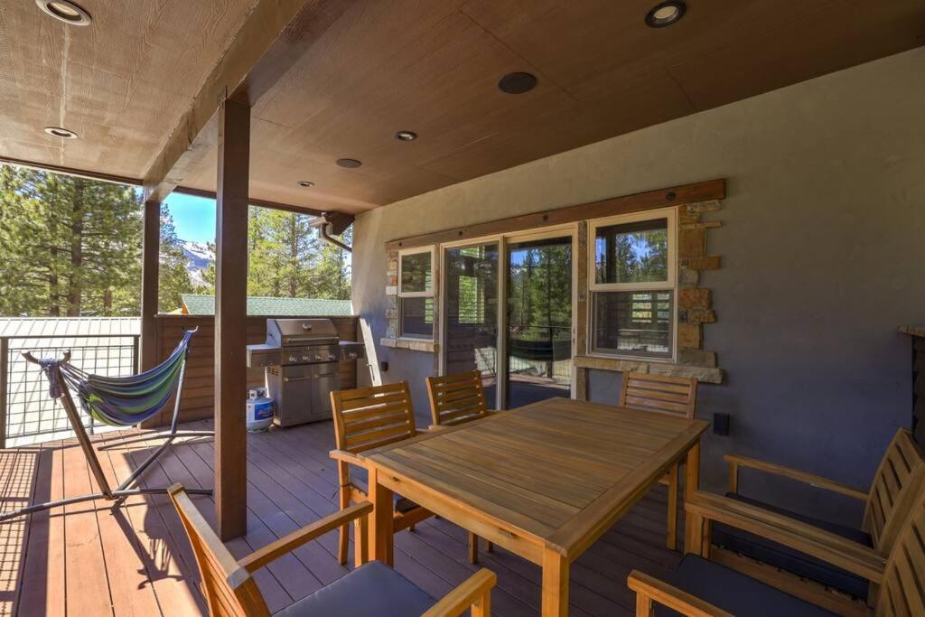 Navahoe Nest - Large Luxury Home w Hot Tub - Chambres d'hôtes South Lake Tahoe