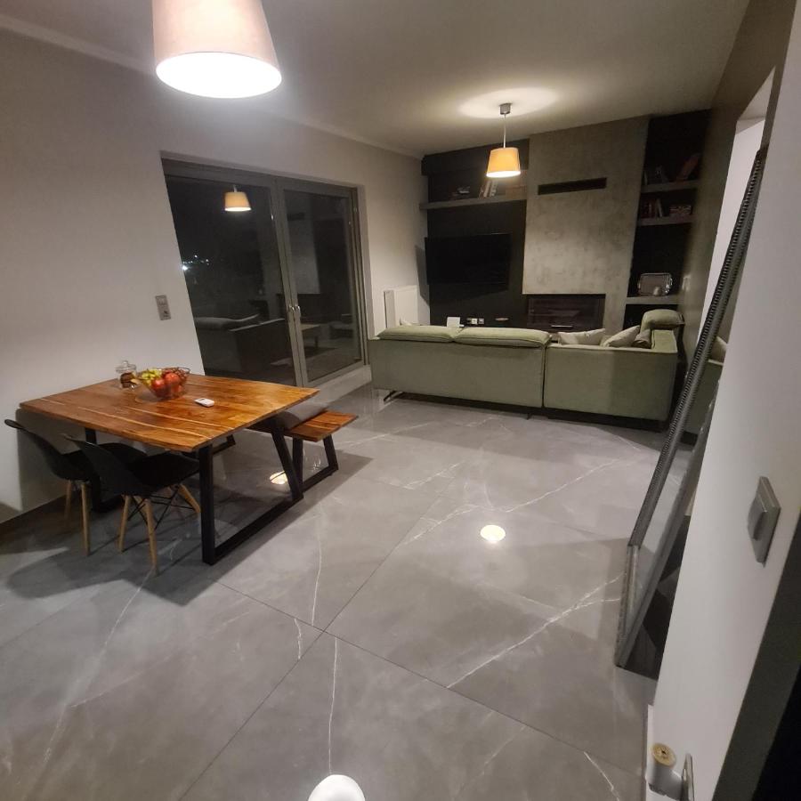 Eleusis modern flat,carpark in - Bed and Breakfast Elefsína