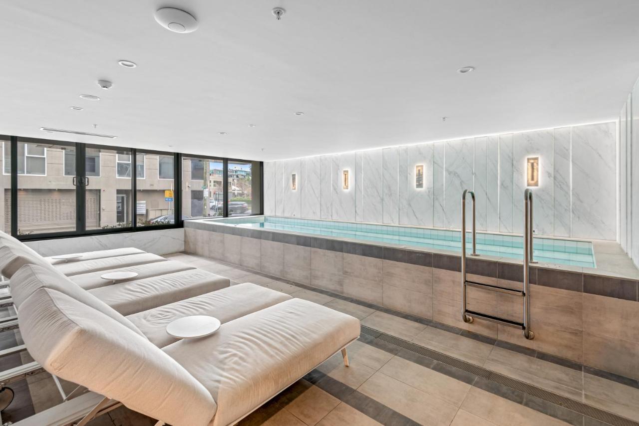 High-Rise Inner-City 2-Bed with Sauna, Gym & Spa - Ferienwohnung