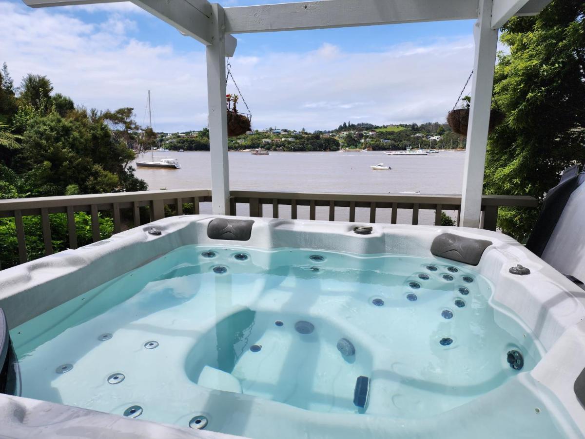 Water's Edge Holiday Home - B&B Opua