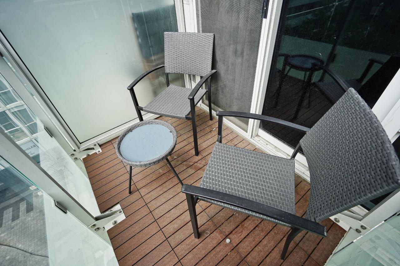 RivetStays - The Atmos II - Bed and Breakfast Toronto