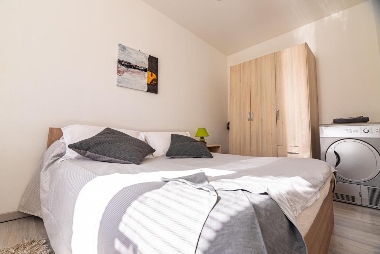 One-Bedroom Apartment with City View