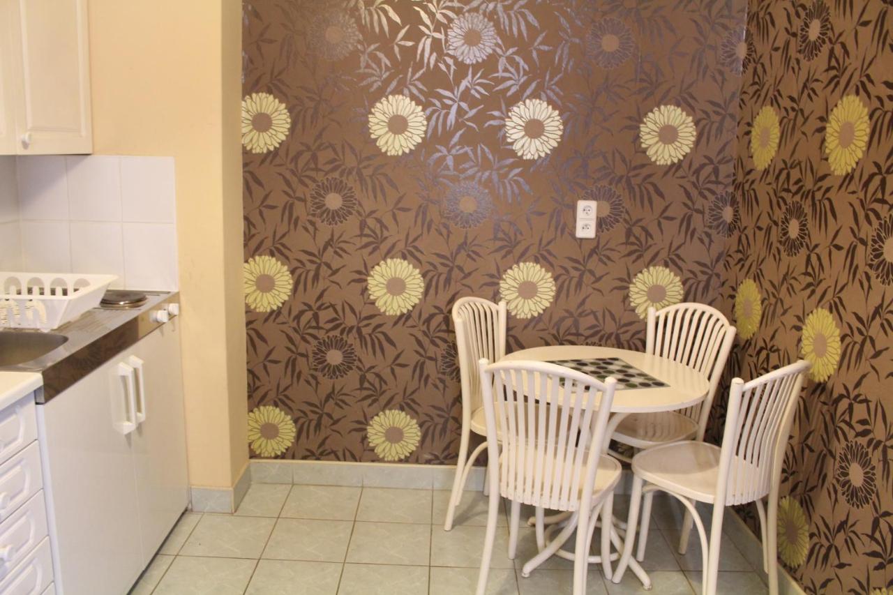 Studio Apartment with Kitchenette (3 Adults)