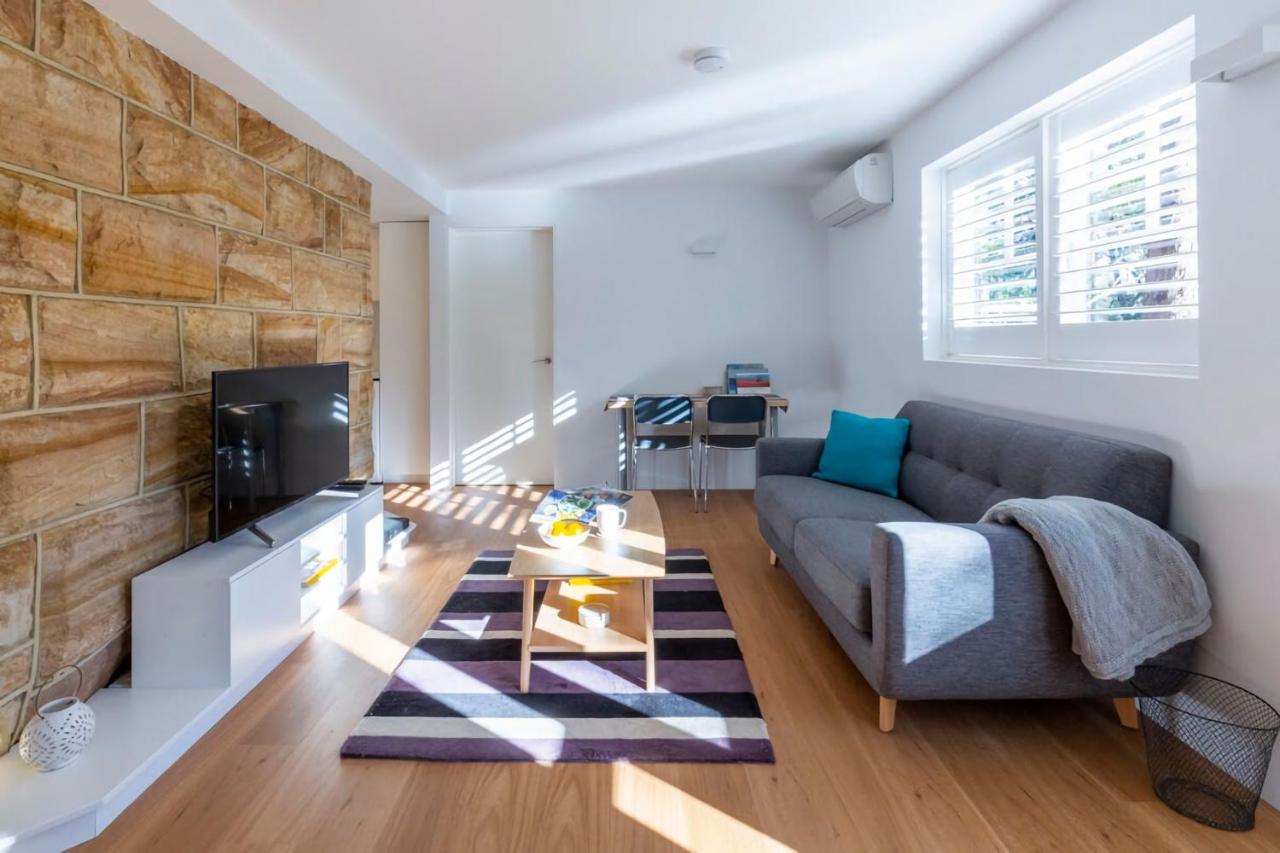 2BDR Brand New Apt Moments from RNSh St Leonards - B&B Sydney