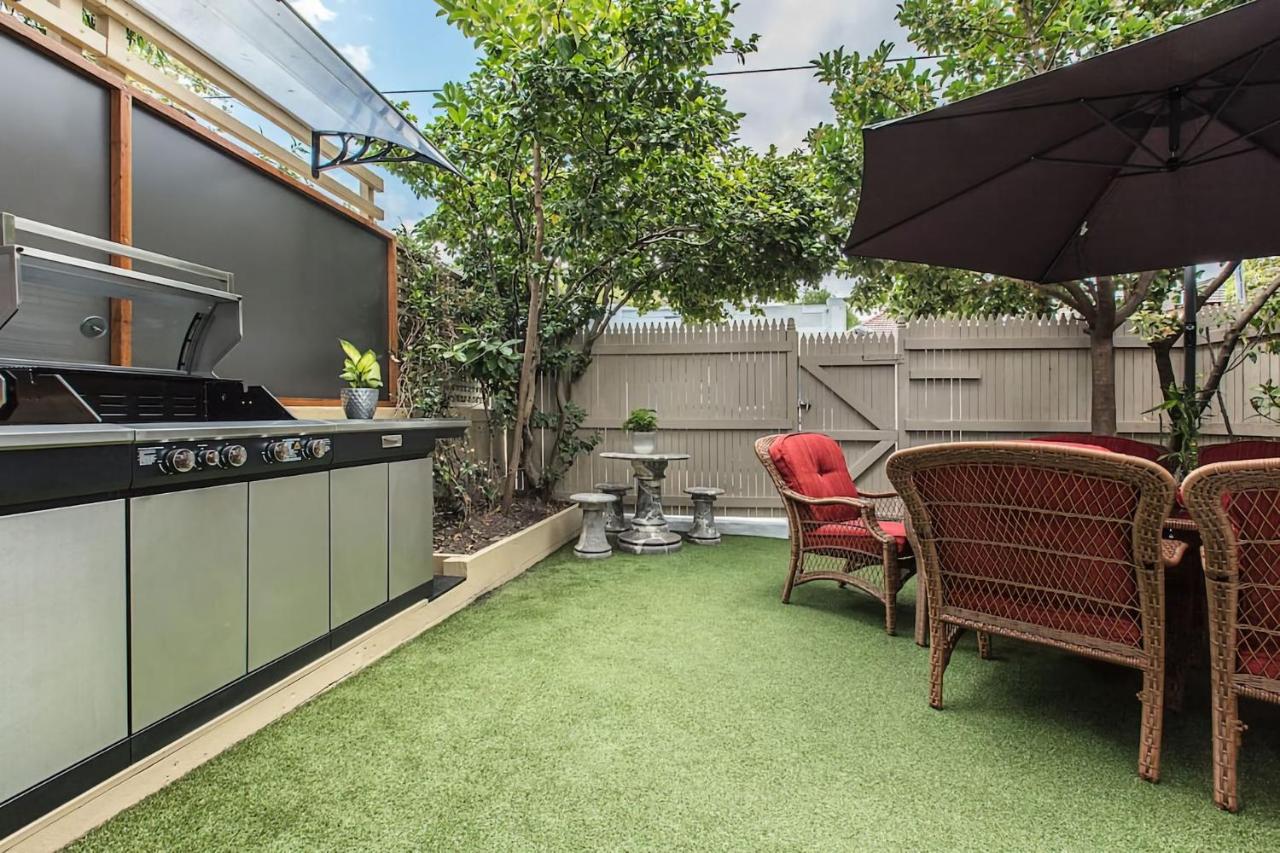Mesmerising 3BR Home Cinema Room Spa Bath - B&B Sydney
