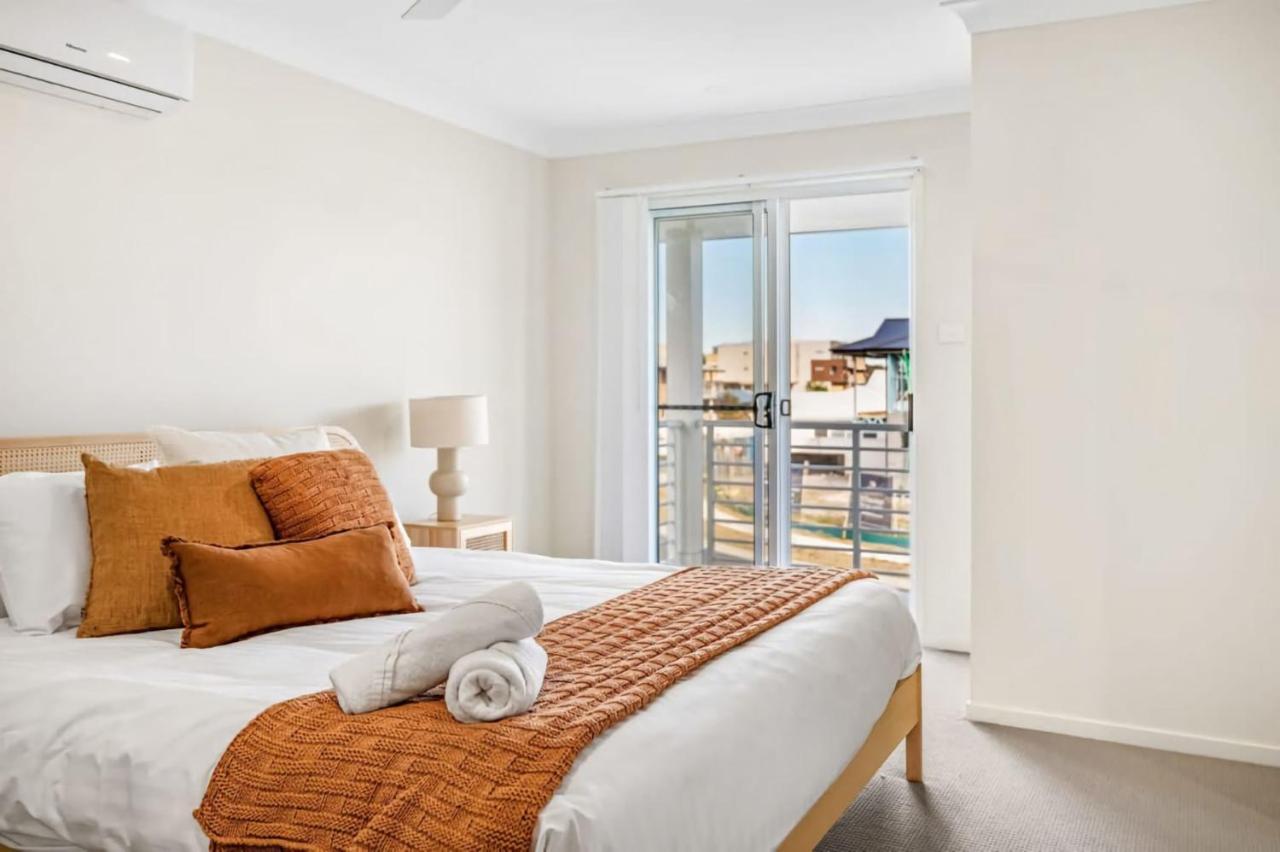 Sea La Vie One 400m to waters edge - B&B Salamander Bay