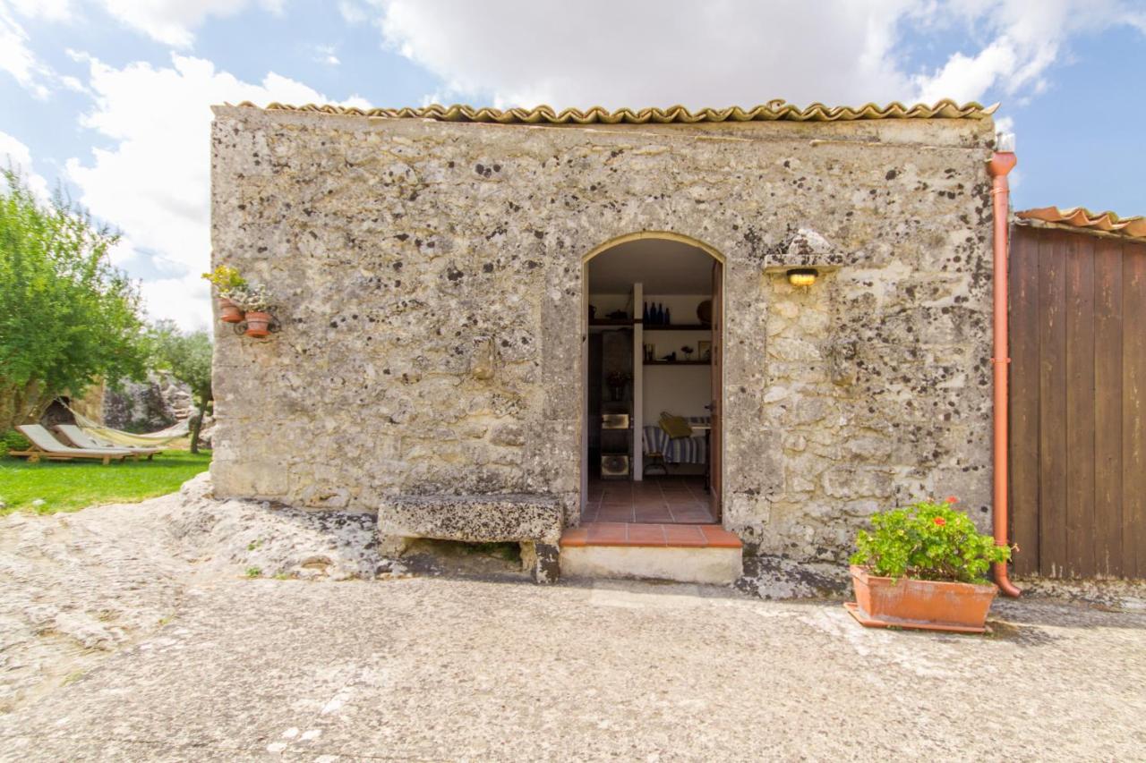 Santolìo Country Retreat - Relax in Masseria Siciliana con Giardino e Vista - B&B