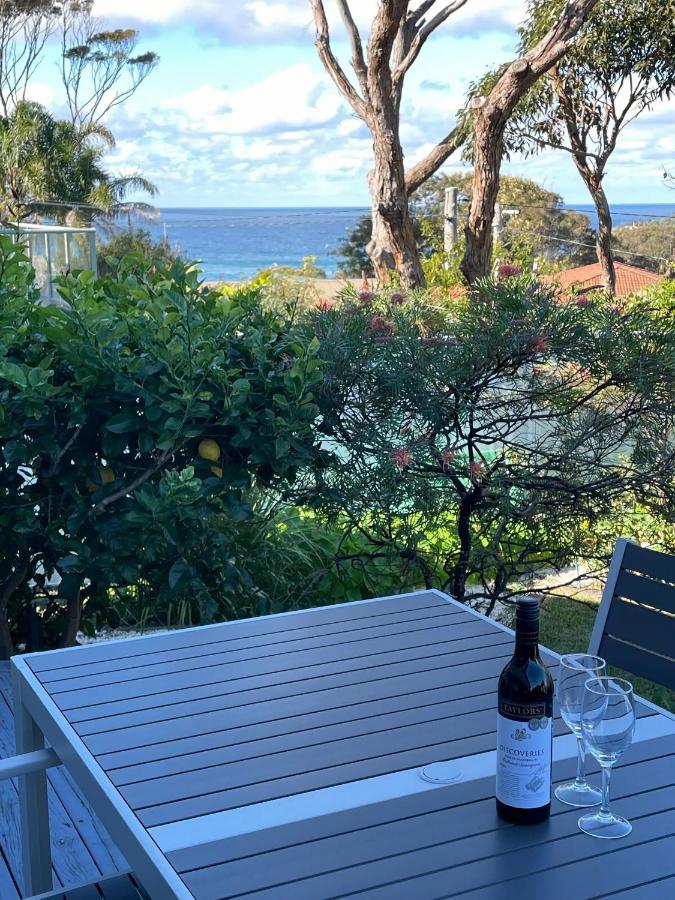 Ocean Views Walk to Malua Beach EV & Pet Friendly - Bed and Breakfast Malua Bay