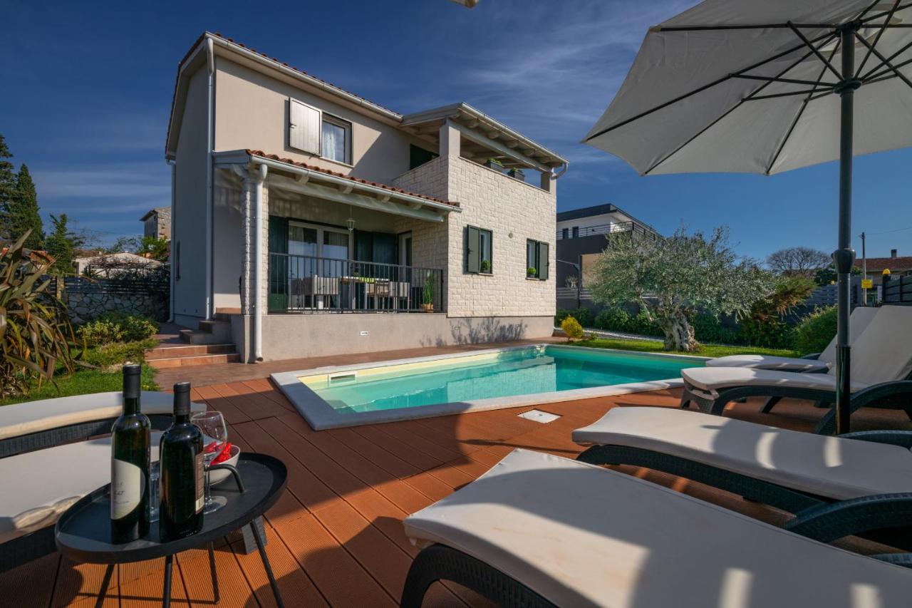 Villa Laura Krnica near Pula for 8 people - pet friendly with children playground - B&B